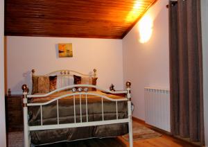 Giường trong phòng chung tại Quinta Do Caramulo