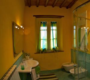 A bathroom at "encantea" lovely country house
