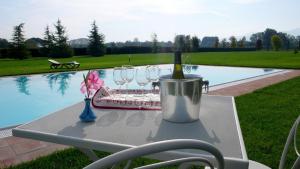 The swimming pool at or close to "encantea" lovely country house