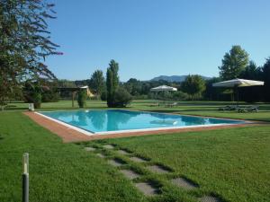 a swimming pool in the middle of a yard at "encantea" lovely country house in Lucca