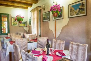 Restavracija oz. druge možnosti za prehrano v nastanitvi Apartmani Restoran Durmitor