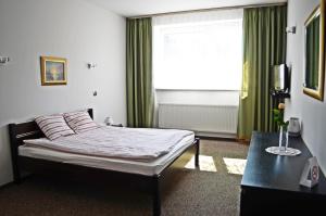 Postel nebo postele na pokoji v ubytování Willa Sailor Pabianice