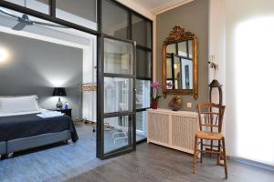 Postel nebo postele na pokoji v ubytování Plaka Elegant Apartment