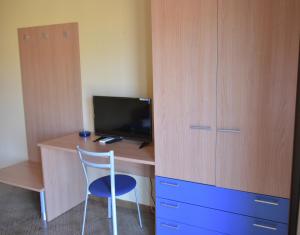 A television and/or entertainment centre at Dependance La Mouette