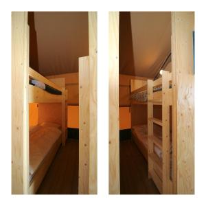 מיטה או מיטות קומותיים בחדר ב-Camping Marina Eemhof