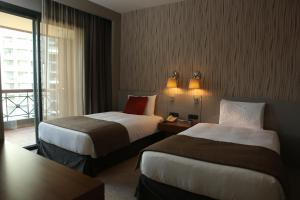 Postel nebo postele na pokoji v ubytování ParkTower Suites