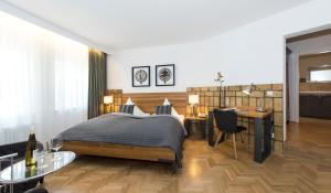 Postel nebo postele na pokoji v ubytování Hotel Goldener Engel