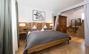 Postel nebo postele na pokoji v ubytování Hotel Goldener Engel