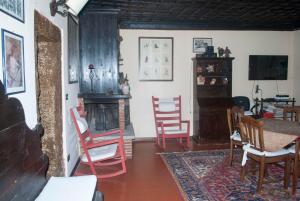 A television and/or entertainment centre at Agriturismo Fattoria di Grenne