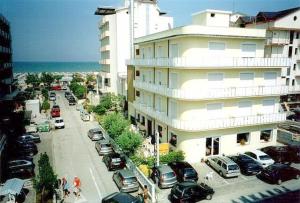 Budova, kde se hotel nachází + 21 fotografií