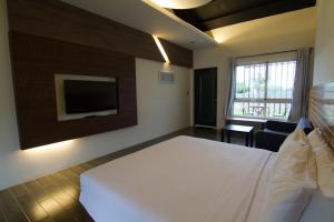 Postel nebo postele na pokoji v ubytování Kenting Xia Ye B&B