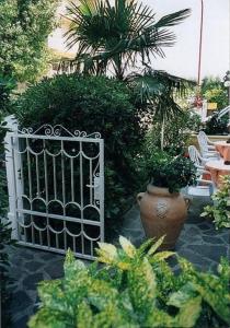 A garden outside Hotel Rivamare Only Room Breakfast