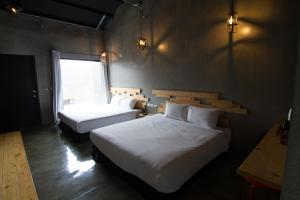 Postel nebo postele na pokoji v ubytování Kenting Xia Ye B&B