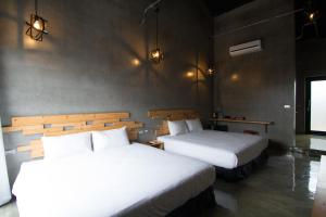 Postel nebo postele na pokoji v ubytování Kenting Xia Ye B&B