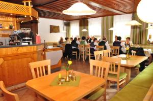 Restaurace v ubytování Gasthof Landhotel Hubmann