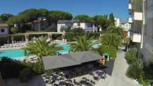 Bazén v ubytování Hotel Residence Stella del Mare nebo v jeho okolí