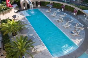 Bazén v ubytování Hotel Residence Stella del Mare nebo v jeho okolí