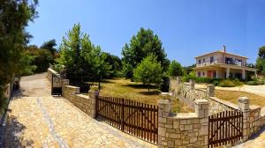 Vonkajšia záhrada v ubytovaní Villa Nostos