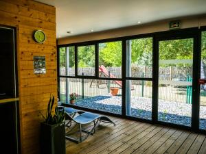 Balkón nebo terasa v ubytování Village Vacances Passion L'Estibère