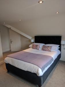 Кровать или кровати в номере Avenue House