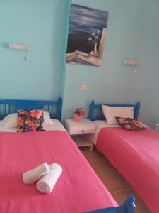 two beds sitting next to each other in a room at Sol e Mar Sea Side View Guesthouse in Perama
