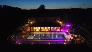 The swimming pool at or close to Villa le Vigne