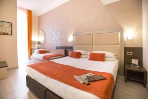 Postel nebo postele na pokoji v ubytování Hotel Piacenza