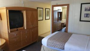 Postel nebo postele na pokoji v ubytování The Amethyst Beach Motel + 37 fotografií