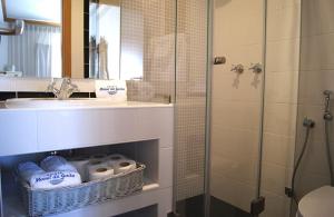 a bathroom with a sink and a mirror and a shower at Quinta Manel da Gaita in Torres Novas