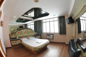 a hotel room with a bed and a tv at Hotel Barão do Flamengo (Adult Only) in Rio de Janeiro