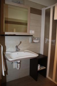 A bathroom at Albergo Ristorante Bismantova