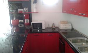 Kuchyňa alebo kuchynka v ubytovaní Apartmani Jukic