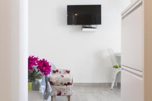 TV a/nebo společenská místnost v ubytování FM Apartments