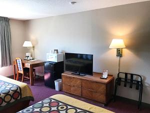 Gallery image of Super 8 by Wyndham Madison East in Madison