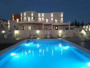 Bazén v ubytovaní Orelia Cretan Deluxe Apartments alebo v jeho blízkosti