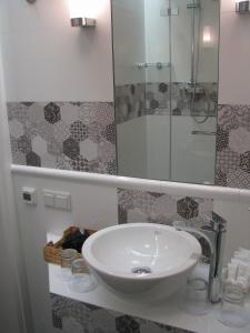 Łazienka w obiekcie Apartamenty Podwale