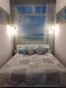 Posteľ alebo postele v izbe v ubytovaní Apartamenty Blisko Plaży Podczele