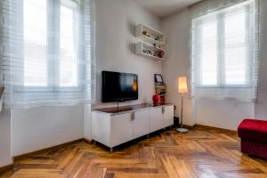 TV a/nebo společenská místnost v ubytování Beach Apartment Lana