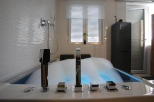 Fotografie z fotogalerie ubytování Studio-Apartment VAL - Luxury massage chair - Private SPA- Hot Tub, Infrared Sauna, , Parking with video surveillance, Entry with PIN 0 - 24h, FREE CANCELLATION 24 hours before Check In, Premium pillows and mattress v destinaci Slavonski Brod