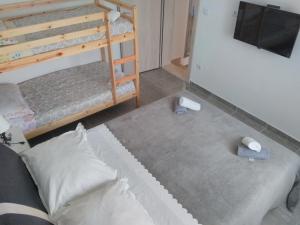 Llit o llits en una habitació de Apartment Tomo