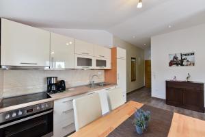 Kuchyň nebo kuchyňský kout v ubytování Apartmani Iva