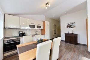 Kuchyň nebo kuchyňský kout v ubytování Apartmani Iva