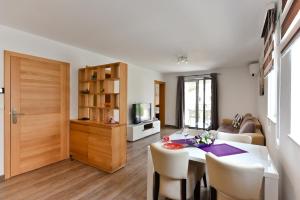 Kuchyň nebo kuchyňský kout v ubytování Apartmani Iva