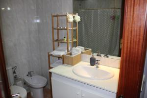 Kúpeľňa v ubytovaní Preciosa vivienda enorme y totalmente equipada en el centro de Figueres