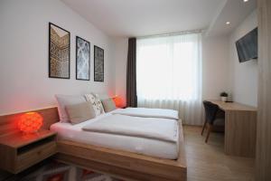 Postel nebo postele na pokoji v ubytování Sarajevo Daily Apartments