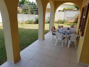 O grădină în afara Apartment Barba