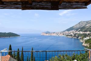 a view of the amalfi coast from a balcony at Apartment and room Sveti Jakov in Dubrovnik