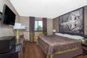 Voodi või voodid majutusasutuse Super 8 by Wyndham Columbus Airport toas
