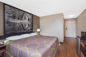 Voodi või voodid majutusasutuse Super 8 by Wyndham Columbus Airport toas