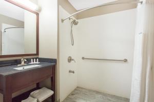 Vannituba majutusasutuses Super 8 by Wyndham Columbus Airport